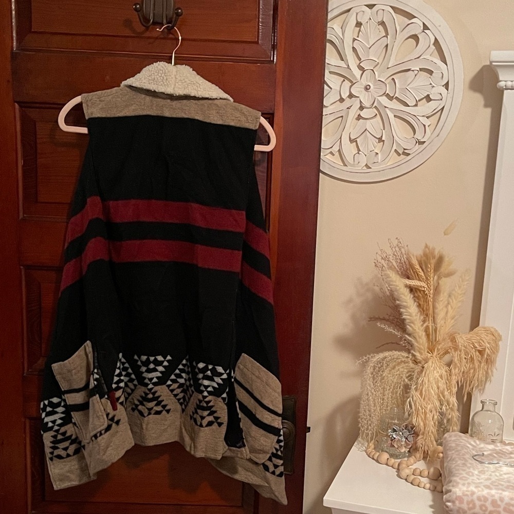 Super cute vest - Picture 2 of 3